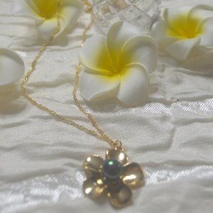 Hamilton Gold Necklace with Plumeria and small Pearl